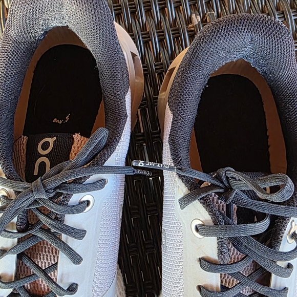 On Running Athletic Shoes - Gray and Black - Size 8 - Picture 15 of 15